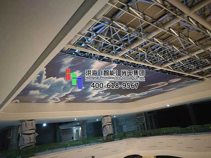 洪海LED天幕在臨沂齊魯園廣場正安裝施工！